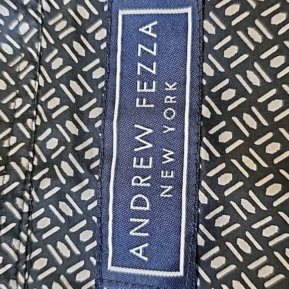 H8 ANDREW FEZZA NEW YORK, 100% blue sik shirt.‎ Short sleeves button-down. L… - Picture 8 of 10